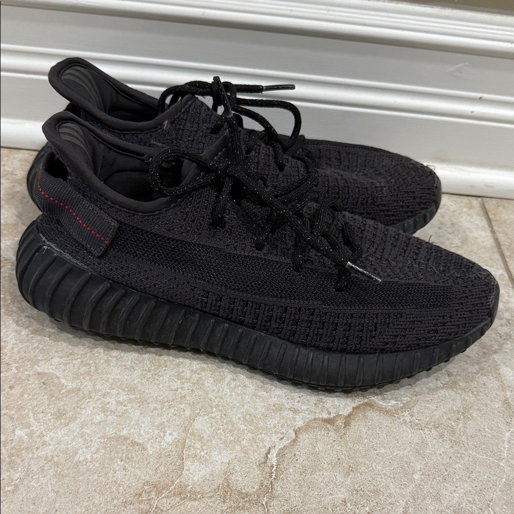 Yeezy 350 black reflective - Picture 2 of 5
